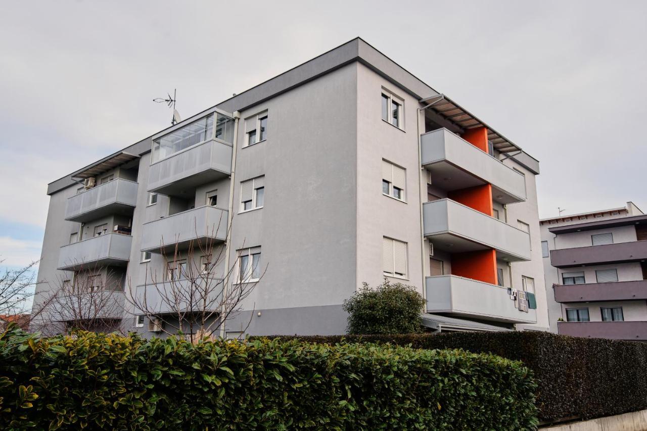 Lovely Apartment Mira Near Airport Zagreb Velika Gorica Exterior photo